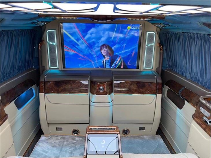Auto TV starpsiena Luksusa furgonam Vito/ V-klasei