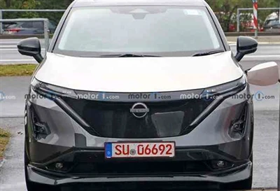 Dinamiska un asa Nissan ARIYA Ai Ruiya Nismo spiegu fotoattēlu ekspozīcija
