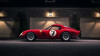 1962. gadā ražotais Ferrari 250 GTO uzstādīja jaunu automašīnu izsoles rekordu.