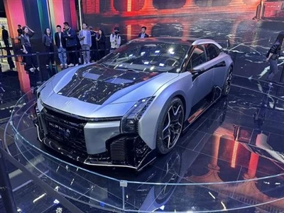 800 V platforma /2-otrās klases HIHA auto izstādes debija