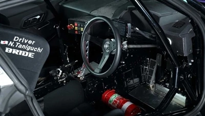 HKS modificēta Toyota GR Supra Drift automašīna, kas aprīkota ar 2JZ dzinēju.