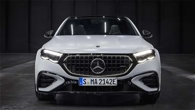 Izlaists Mercedes-Benz AMG E53 sedans un universāls