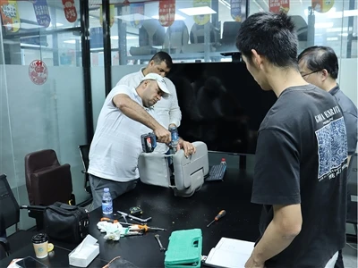 Xiamen Kench Car Seat Manufacture aicina ārzemju klientus apmeklēt